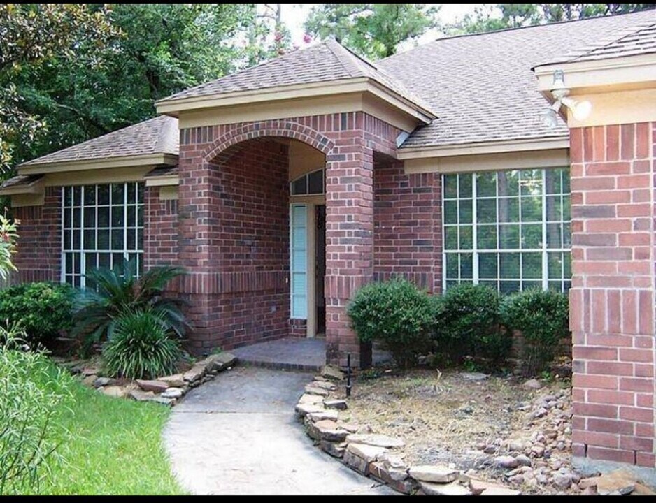 35 Barn Lantern Pl in Spring, TX - Building Photo