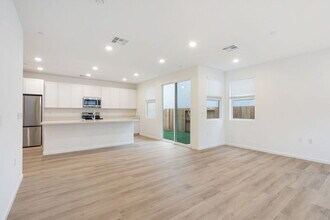 8376 Solfrid Wy in Elk Grove, CA - Building Photo - Building Photo