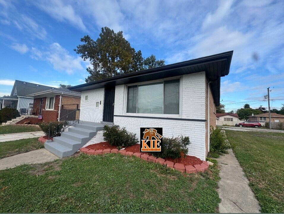 14527 Irving Ave in Dolton, IL - Building Photo