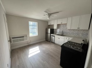 1524 Mosstree Rd, Unit D in North Charleston, SC - Foto de edificio - Building Photo