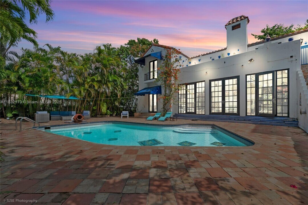 1624 Granada Blvd in Coral Gables, FL - Foto de edificio