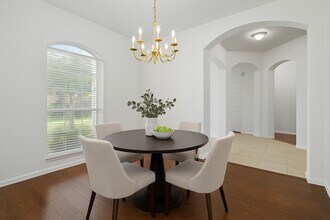 13130 Yaupon Holly Ln in Houston, TX - Building Photo - Building Photo
