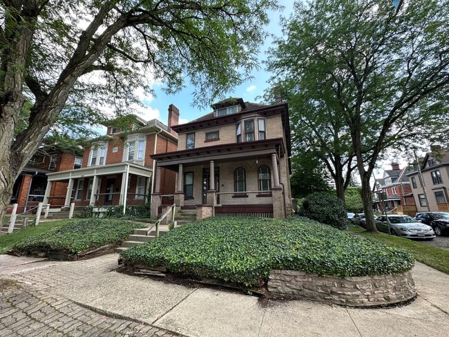 property at 353 W 8th Ave