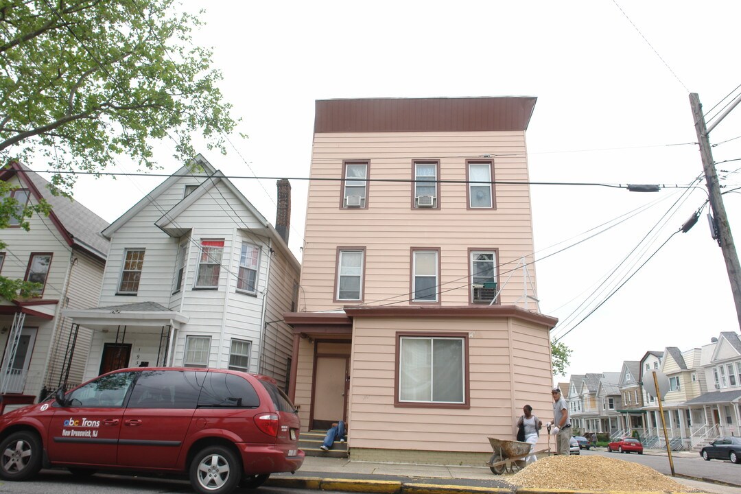 195 Broad St in Perth Amboy, NJ - Building Photo