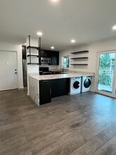 8811 Bay Pointe Dr, Unit c201 in Tampa, FL - Building Photo - Building Photo