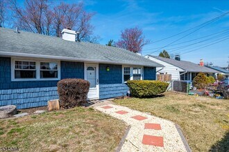 23 Winthrop Rd in Edison, NJ - Building Photo - Building Photo