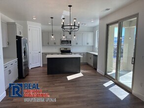 1855 350 N in Hurricane, UT - Building Photo - Building Photo