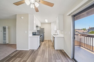 Casa Sierra Apartment Homes in Riverside, CA - Foto de edificio - Building Photo