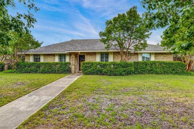 2210 Roundrock Dr in Carrollton, TX - Building Photo
