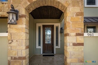 961 N Academy Ave in New Braunfels, TX - Building Photo - Building Photo