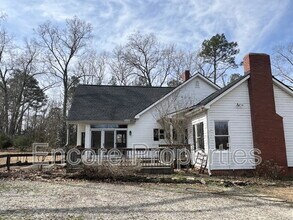 2028 N Main St in Fuquay Varina, NC - Building Photo - Building Photo