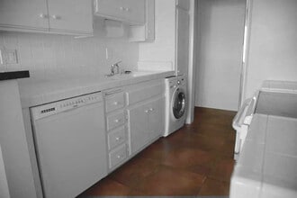 1233 N Flores St, Unit 305 in West Hollywood, CA - Building Photo - Building Photo