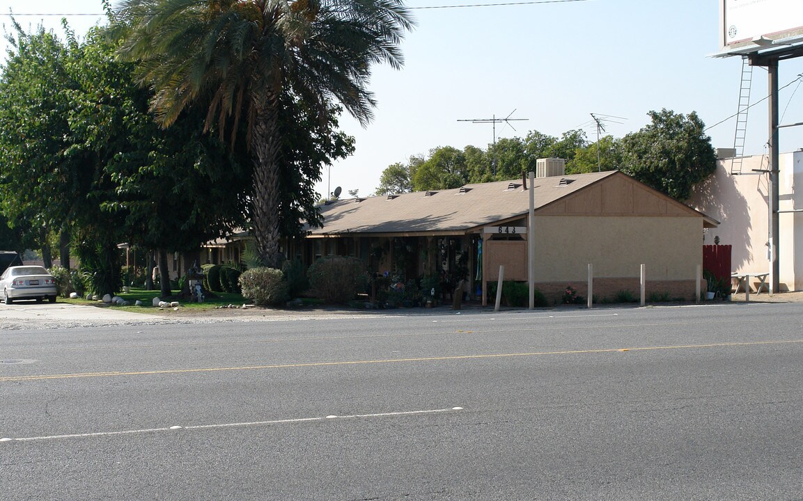 643 E Foothill Blvd in Rialto, CA - Foto de edificio