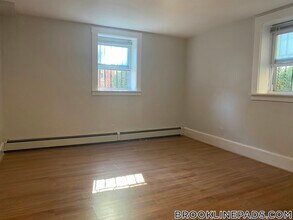 211 St Paul St in Brookline, MA - Building Photo - Building Photo