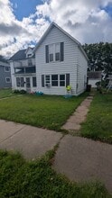 705 Division St, Unit 2 in Eau Claire, WI - Building Photo - Building Photo