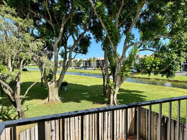 563 Green Springs Pl in West Palm Beach, FL - Building Photo - Building Photo