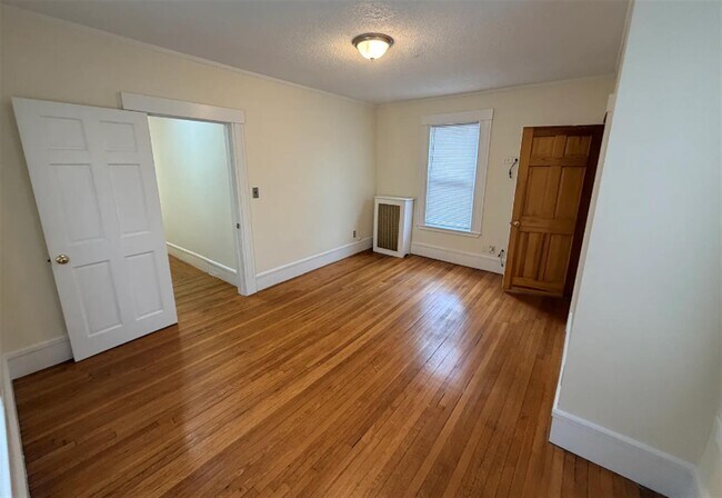 158 Holland St, Unit 1 in Somerville, MA - Foto de edificio - Building Photo