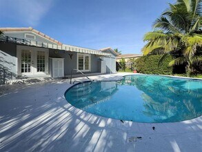 902 NE 34th St in Oakland Park, FL - Building Photo - Building Photo