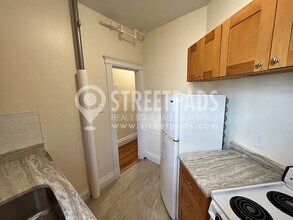 27 Park Dr in Boston, MA - Building Photo - Building Photo