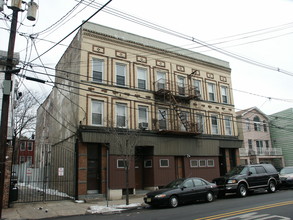 940 W Side Ave in Jersey City, NJ - Building Photo - Building Photo