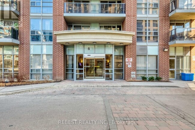 5 Michael Power Pl in Toronto, ON - Building Photo - Building Photo