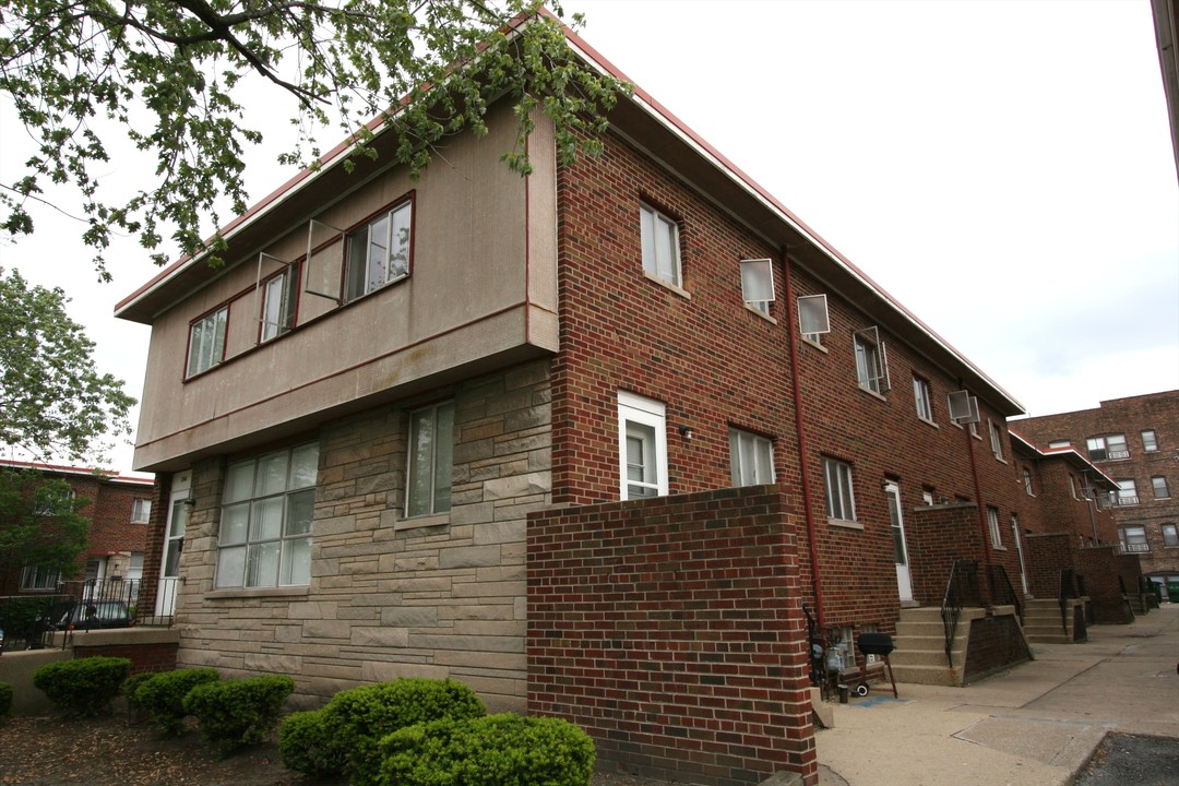 Harrison Park Townhomes in Hammond, IN - Building Photo