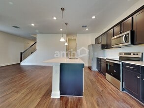 27462 St Andrews Ave in Wesley Chapel, FL - Building Photo - Building Photo