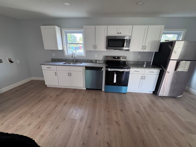 95 Lakewood St, Unit Second Floor Unit in Worcester, MA - Foto de edificio - Building Photo