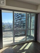 30 Roehampton Ave in Toronto, ON - Building Photo - Building Photo