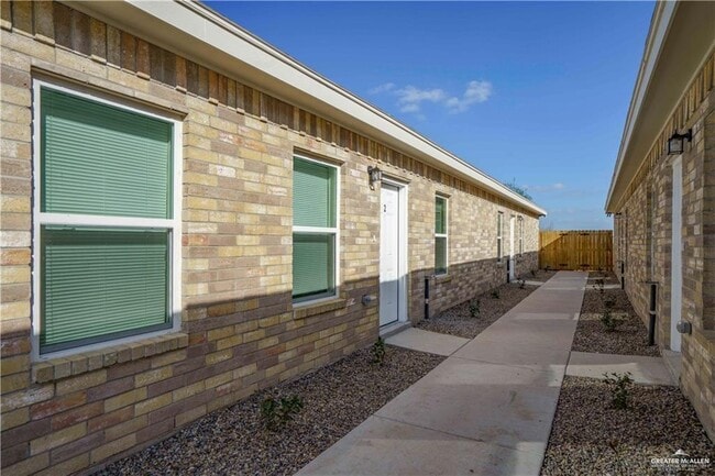 22 Hiawatha Dr in Pharr, TX - Building Photo - Building Photo