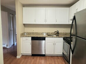 130 English Village Rd in Manchester, NH - Building Photo - Building Photo