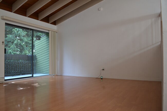 property at 2690 Kingsford Av