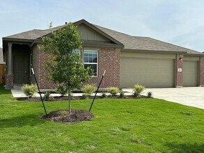 196 Otter Rd in Kyle, TX - Building Photo - Building Photo