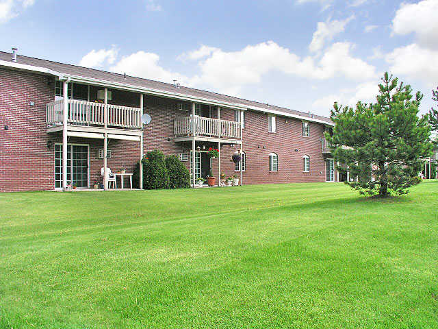 Koslo Park in Menasha, WI - Foto de edificio - Building Photo