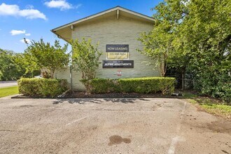 806 E 13th St in Georgetown, TX - Building Photo - Building Photo