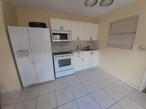 5449 W 26th Ave in Hialeah, FL - Building Photo - Building Photo