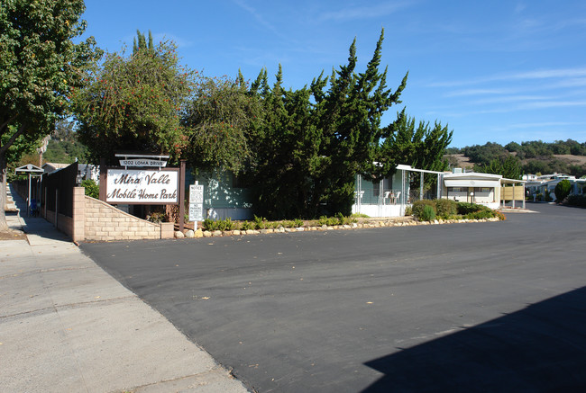 1202 Loma Dr in Ojai, CA - Building Photo - Building Photo