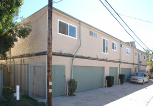 Millinbrook Court in San Diego, CA - Building Photo - Building Photo