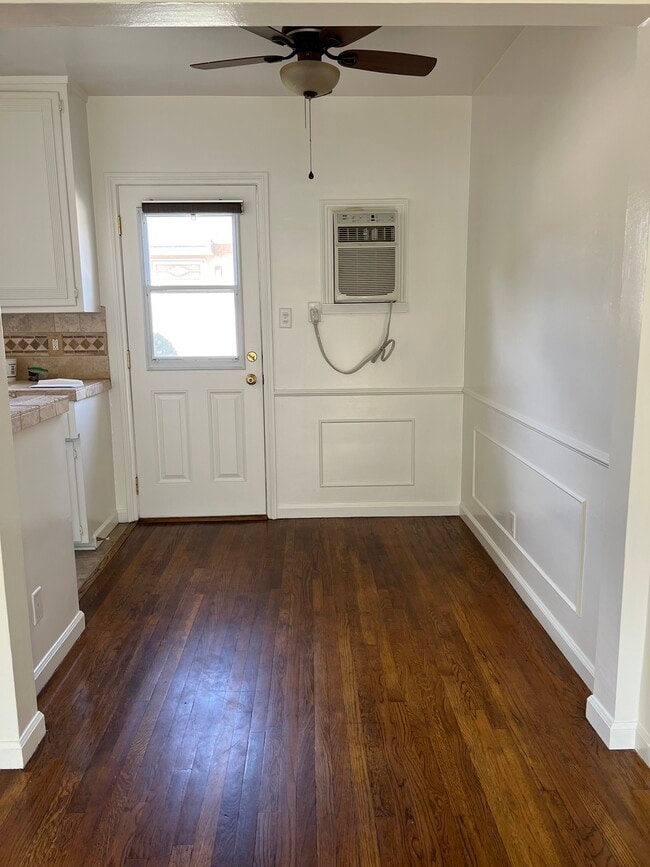 2542 N Buena Vista St, Unit 2544 in Burbank, CA - Foto de edificio - Building Photo