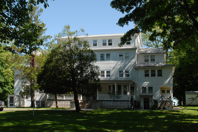 164 Hudson St in Cornwall On Hudson, NY - Foto de edificio - Building Photo