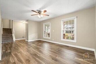 924 Thornton Ln in Buffalo Grove, IL - Building Photo - Building Photo