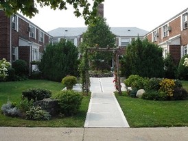 Glen Oaks Village II Apartments