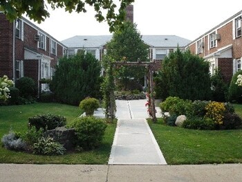 Glen Oaks Village II in Glen Oaks, NY - Building Photo