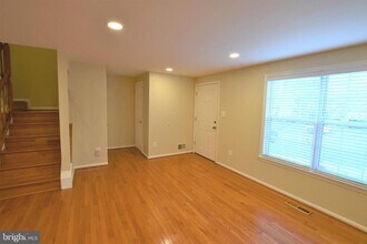 6605 Briarleigh Way in Alexandria, VA - Building Photo - Building Photo