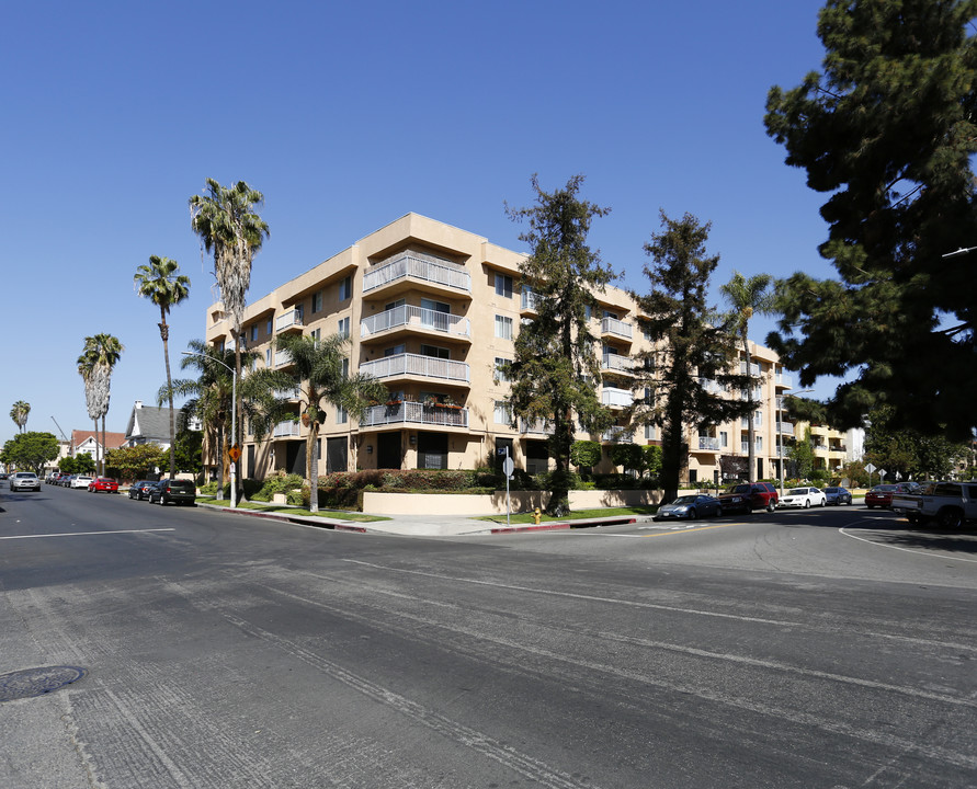 Hobart Villa Apartments in Los Angeles, CA - Building Photo