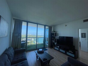 601 NE 36th St, Unit 3150 in Miami, FL - Foto de edificio - Building Photo