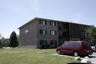 Jefferson Parkview Condominiums in Naperville, IL - Building Photo - Building Photo