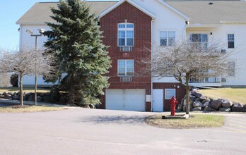 33A Grand Canyon Dr, Unit Canyon Pointe condos in Baraboo, WI - Building Photo - Building Photo