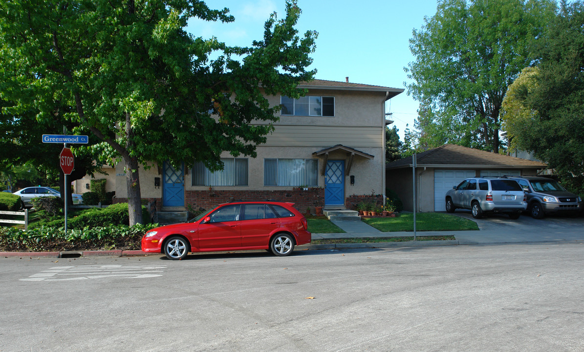 10337 Miller Ave in Cupertino, CA - Foto de edificio