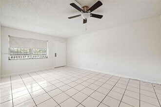 20310 NE 2nd Ave, Unit 24 in Miami Gardens, FL - Building Photo - Building Photo